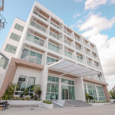 Hotel Agnes ブリーラム エクステリア 写真