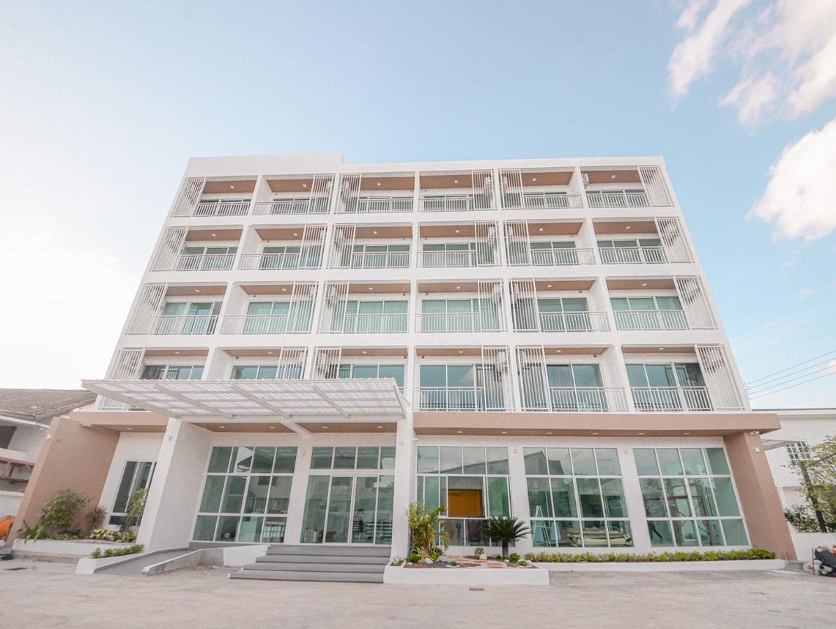 Hotel Agnes ブリーラム エクステリア 写真